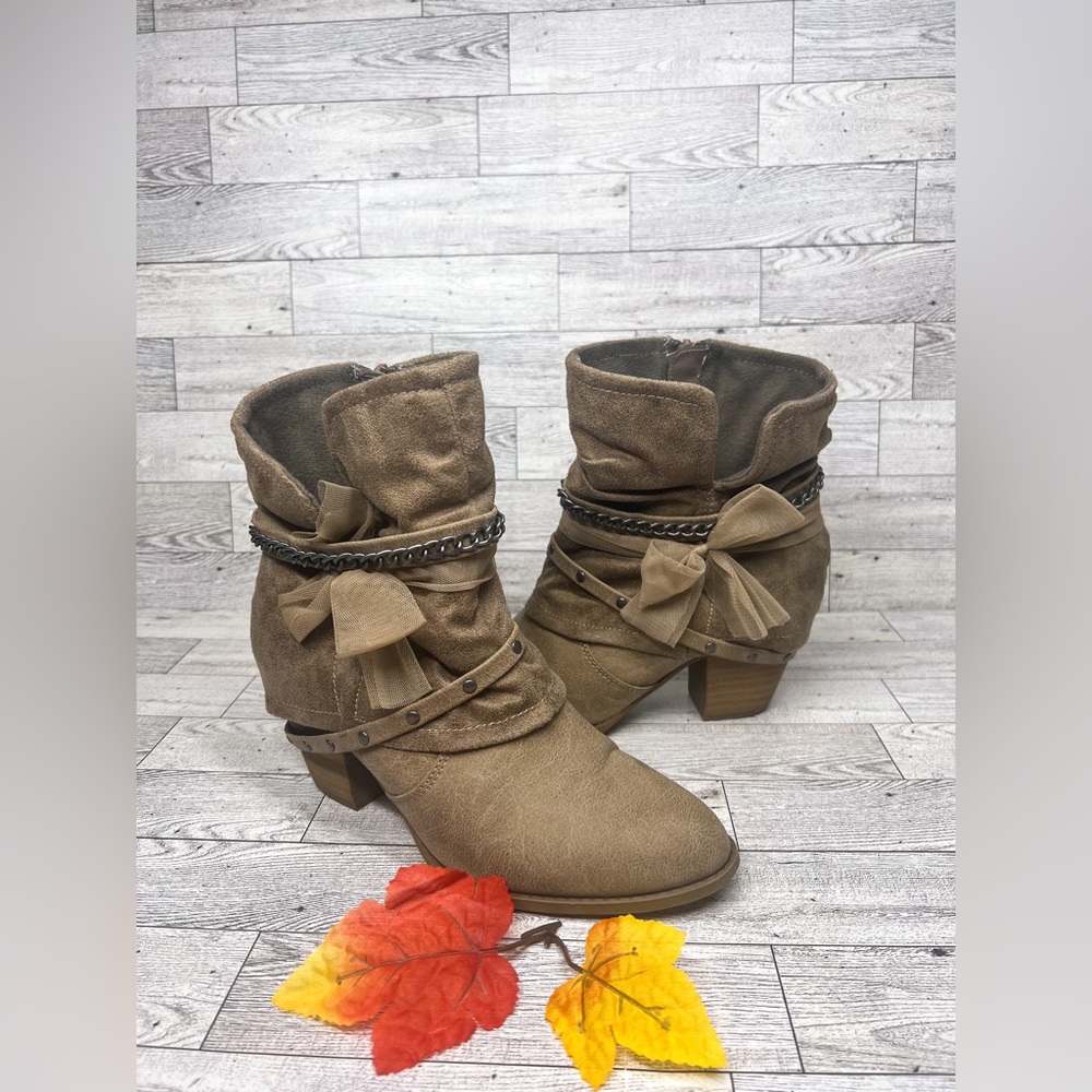 Suede boots